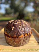 Load image into Gallery viewer, Olive-one Dolce Natalizio con Olio Evo, Cioccolato Fondente Domori, Mandorle, Pera Candita - 750 gr. Confezione regalo inclusa
