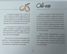 Load image into Gallery viewer, Olive-one Dolce Natalizio con Olio Evo, Cioccolato Fondente Domori, Mandorle, Pera Candita - 750 gr. Confezione regalo inclusa

